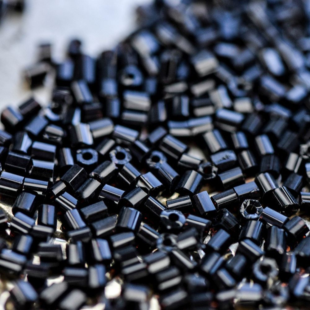 бисер "радуга", рубка-гексагон, цвет черный, 11/0 2cut (уп 7 г)