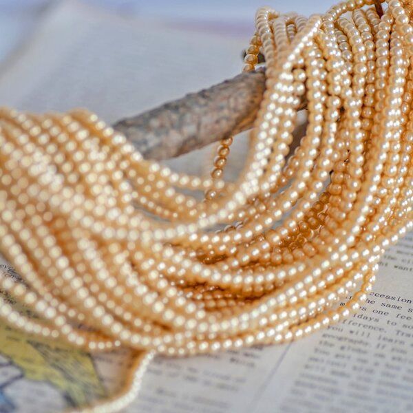 бусина, имитация жемчуга, стекло 4, цвет кремовый, 4 мм (уп 50+/-5 шт)