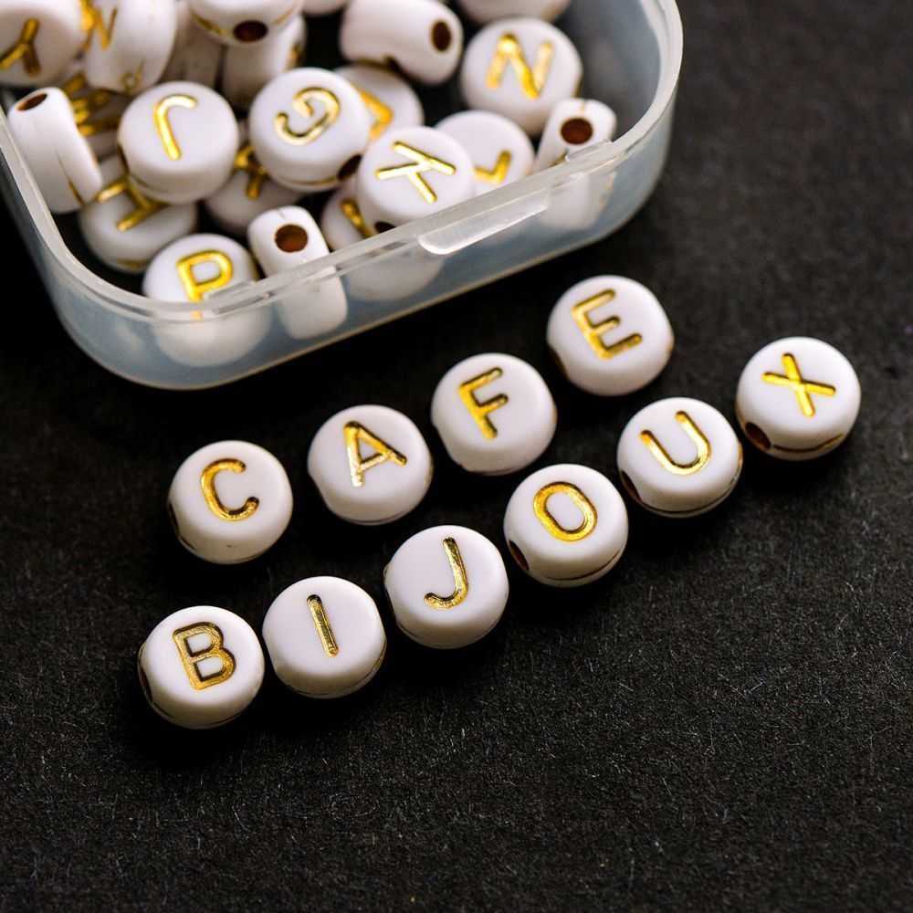 набор бусин плоских 52 шт. с буквами, английский алфавит, белый/золото