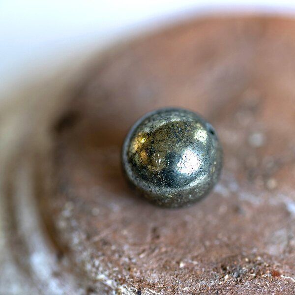 бусина пирит 10, цвет оливково-серый, 10 мм (стренд 10 шт.)