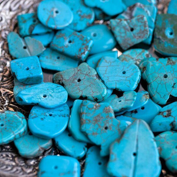 (им) бусина говлит (хаулит) наггетс, цвет голубой, 11-31x10-25x1-5 мм