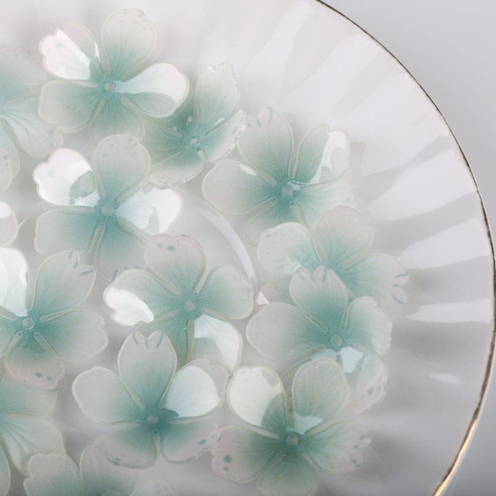 бусина, акрил "цветок сливы", цвет белый/бирюзовый, 28x28x8-10 мм