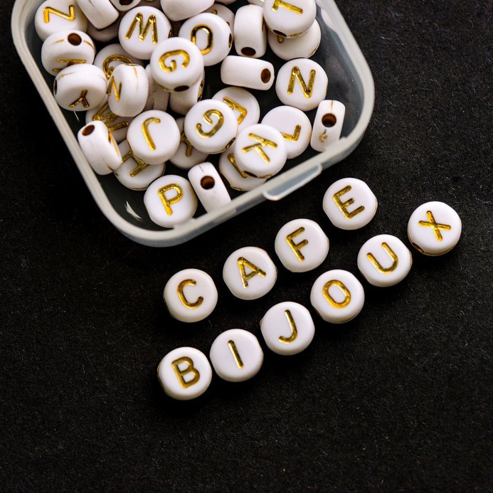 набор бусин плоских 52 шт. с буквами, английский алфавит, белый/золото