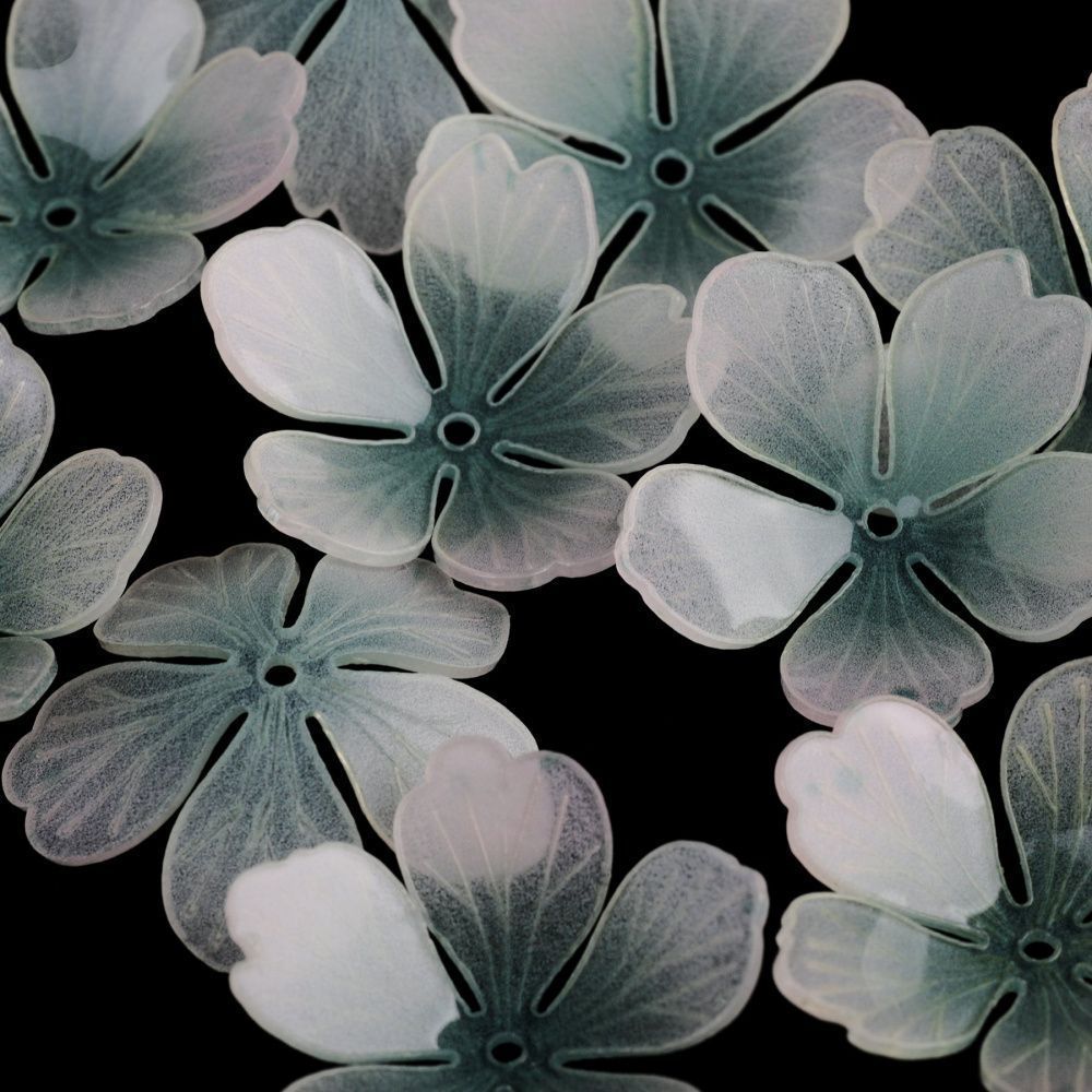 бусина, акрил "цветок сливы", цвет белый/бирюзовый, 28x28x8-10 мм