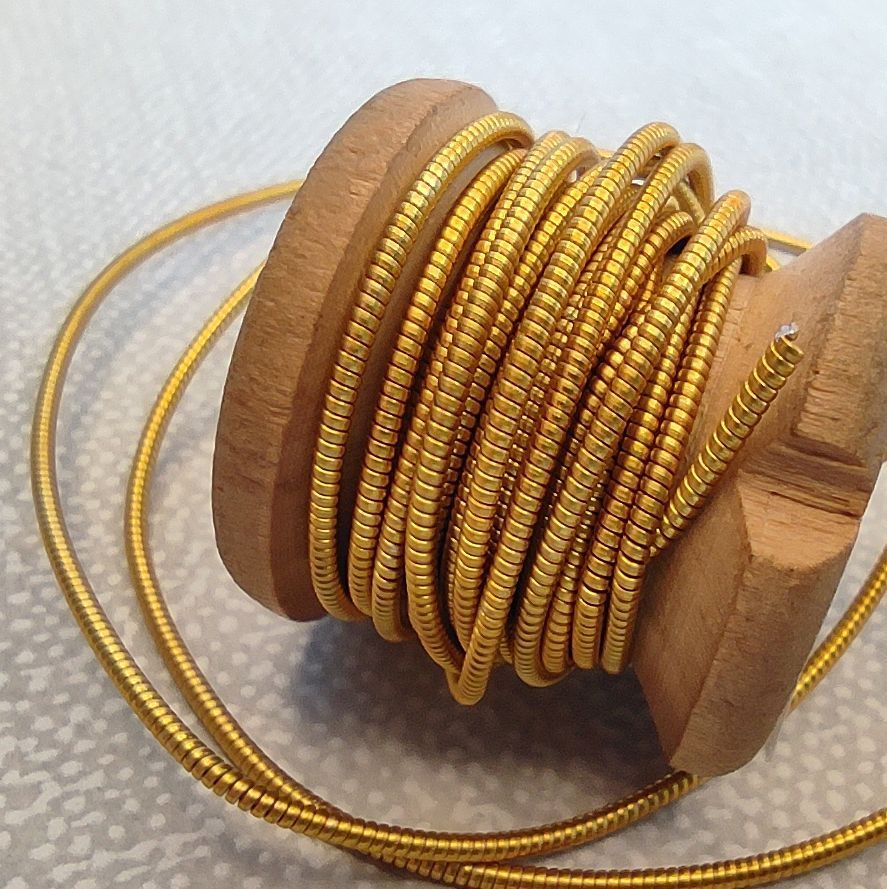 канитель жесткая, цвет насыщенное золото, 1.3 мм