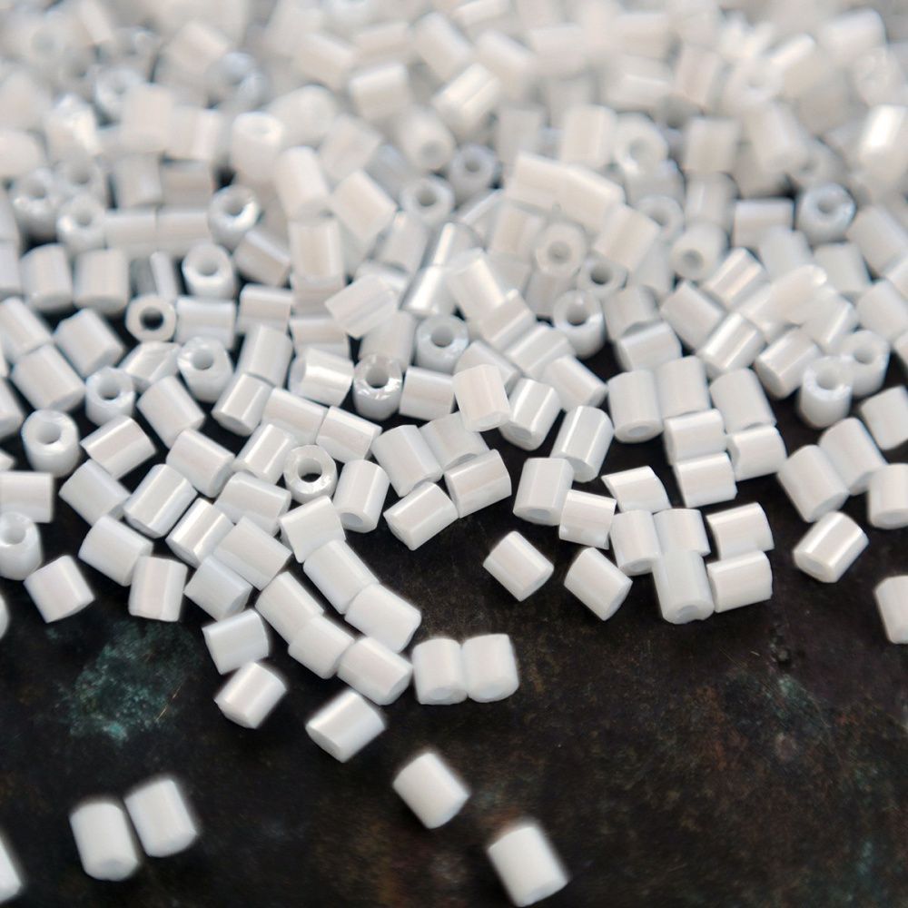 бисер "радуга", рубка-гексагон, цвет жемчужно-белый люстровый, 2-3x2 мм (уп 7 г)