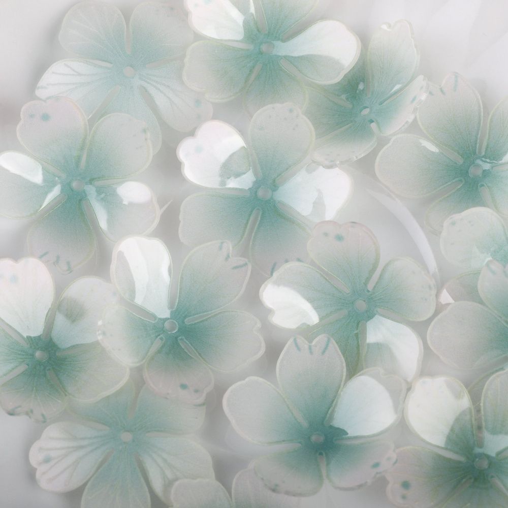 бусина, акрил "цветок сливы", цвет белый/бирюзовый, 28x28x8-10 мм