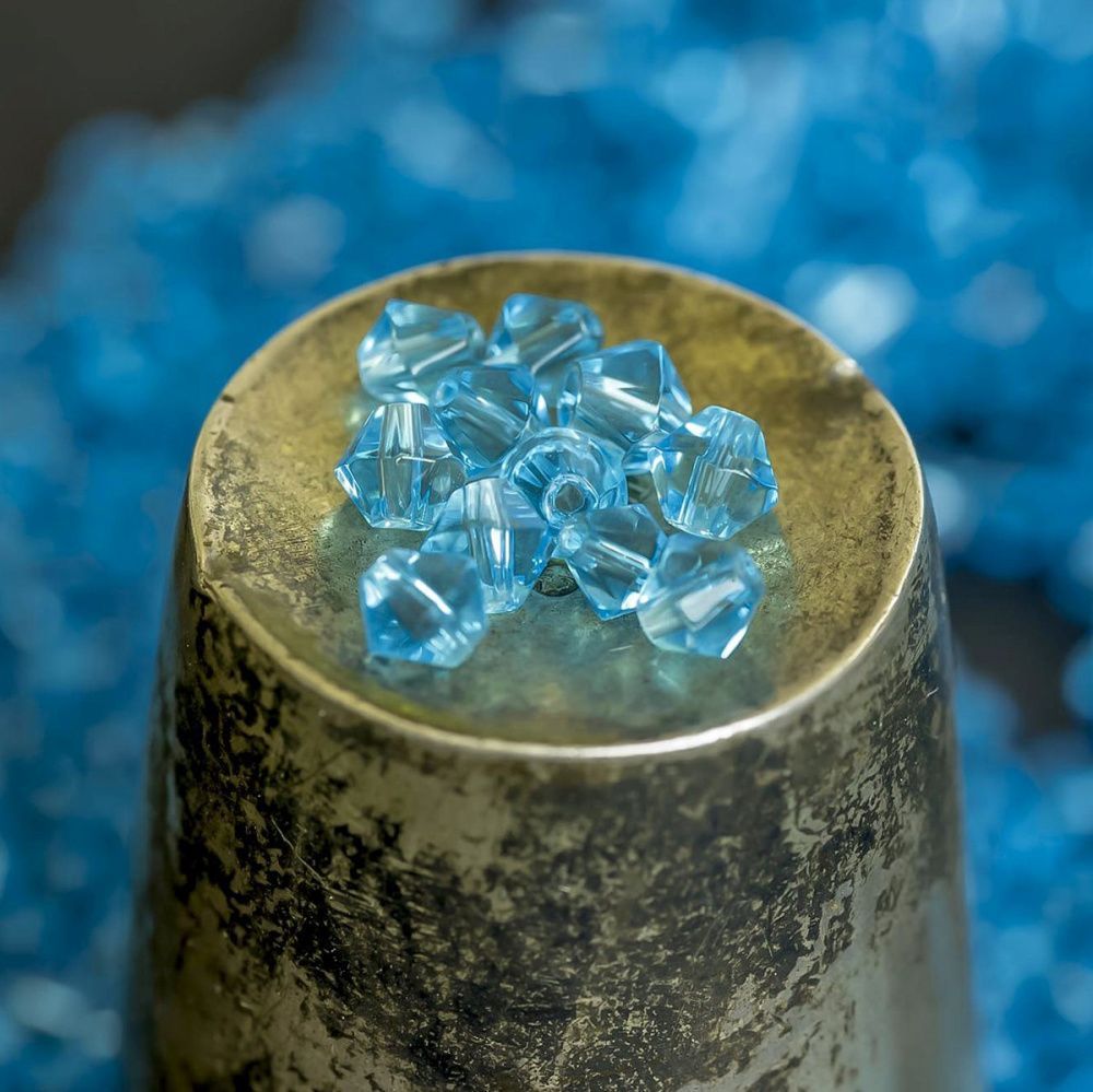 бусина, стекло биконус, цвет ярко-голубой, 4 мм (уп.30+/-5 шт)