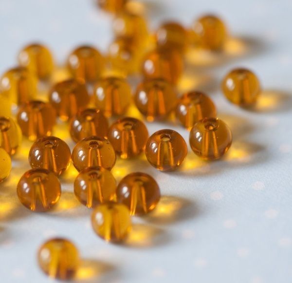 бусина, стекло 6, цвет светло-янтарный, 6 мм