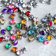 Стразы в цапах платина, акрил, цвет красный, 5x5x4 мм (уп 50+/-5 шт)