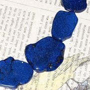 (ИМ) Бусина говлит (хаулит), срез камня, колорир., цвет синий, размерный микс