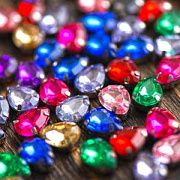 Стразы в цапах, капля, платина/акрил, цветовой микс, 14x10x5.5 мм