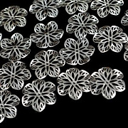 Коннектор "Филигрань анемон", цвет платина, 21x2 мм 