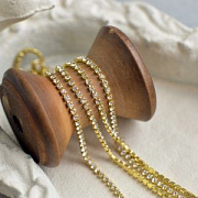 Цепочка "Стар", со стразами Cristal, цвет золото, 2 мм, стразовая лента