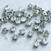 Стразы в цапах платина, акрил, цвет прозрачный, 5x5x4 мм  (уп 50+/-5 шт)