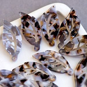 Подвеска из смолы "Листок", цвет коричневый перламутр, 35x15.5x2.5 мм