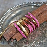 Шнур, имитация кожи, плоский, цвет малиновый/золото, 3х1 мм