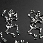 Подвеска металл "Скелетон", цвет античное серебро, 45x23x4 мм