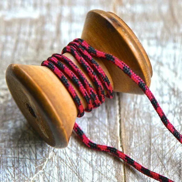 шнур, полиэстер, паракорд, цвет малиновый в крапинку, 2 мм  