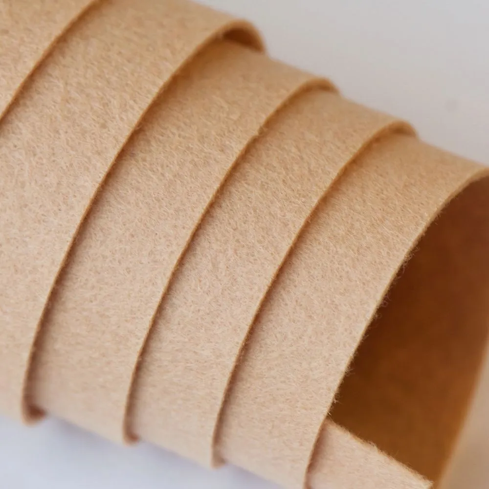 фетр 813 песочный, 1.2 мм, 28х33 см