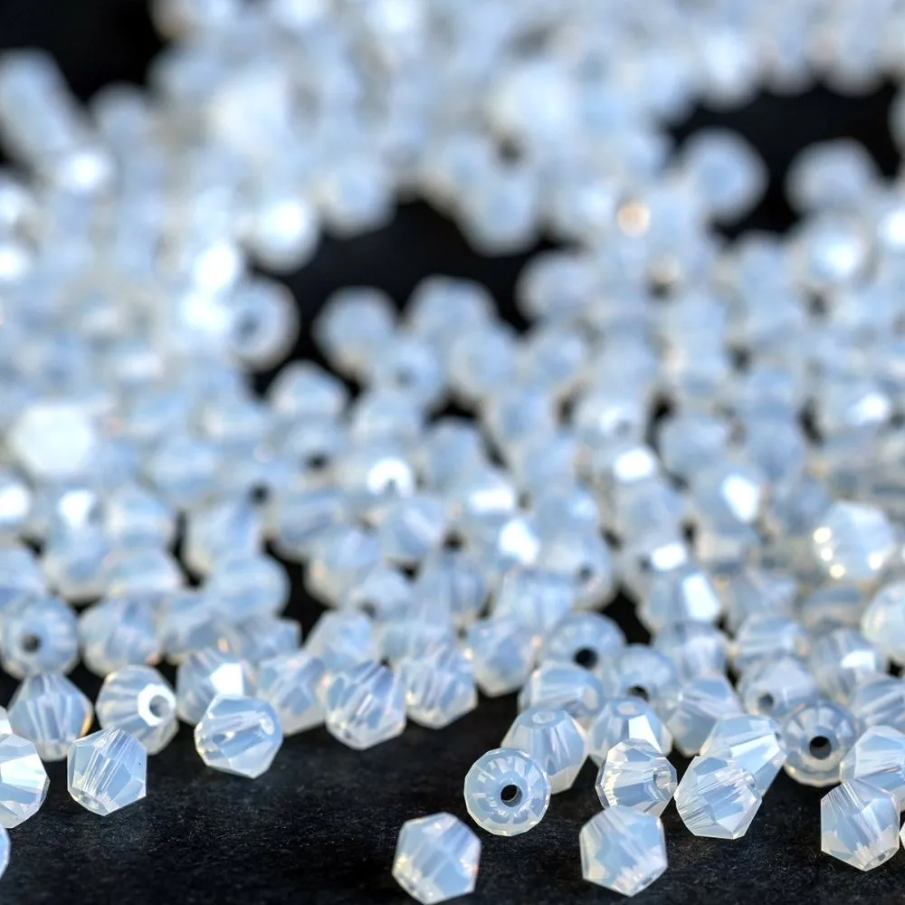 бусина, стекло биконус, цвет белый опаловый, 4.5 мм (уп.30+/-5 шт)