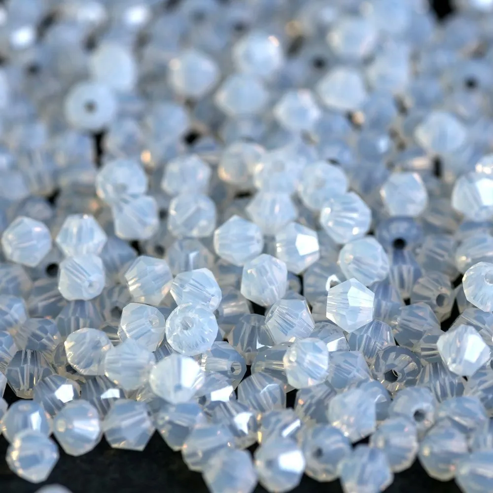 бусина, стекло биконус, цвет белый опаловый, 4.5 мм (уп.30+/-5 шт)