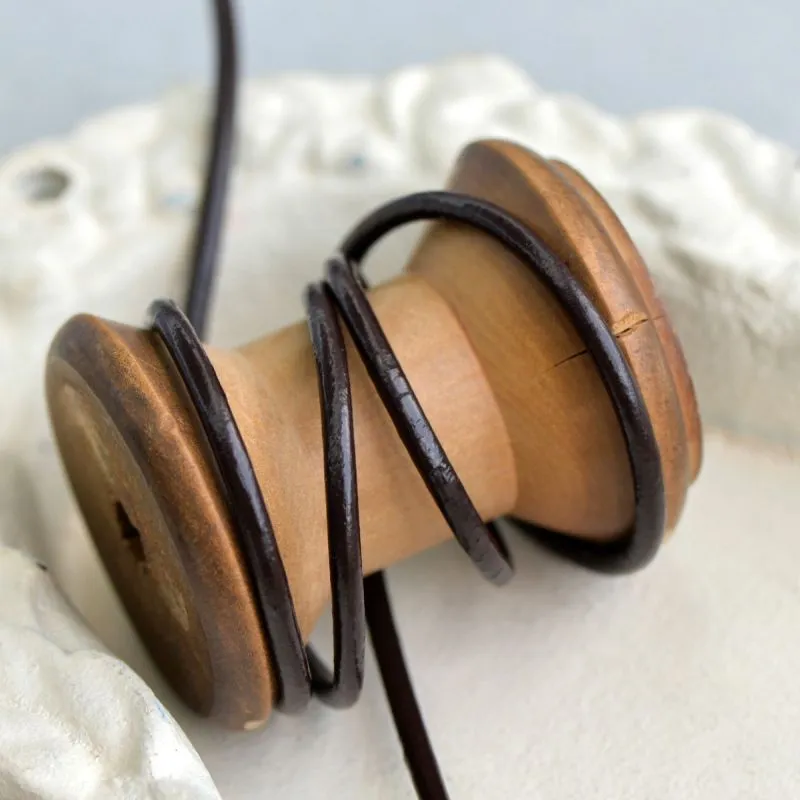 шнур кожаный, цвет темно-коричневый, диаметр 2.5 мм