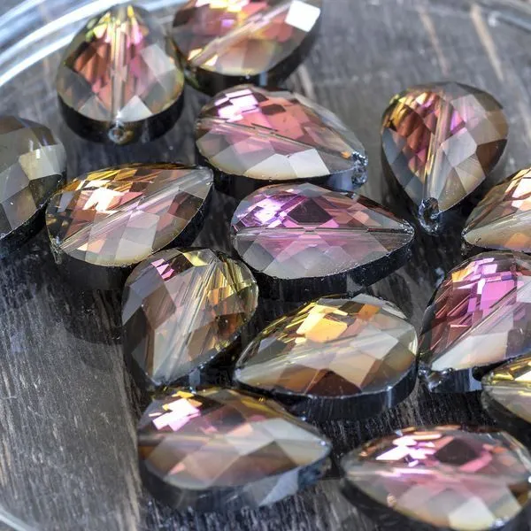 бусина, стекло, "капля", граненая, цвет фиолетовый радужный, 24x17x11 мм