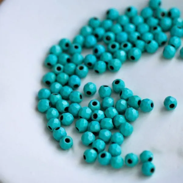 бусина говлит (хаулит), граненая, цвет аквамариновый, 4 мм (стренд 24 шт.)