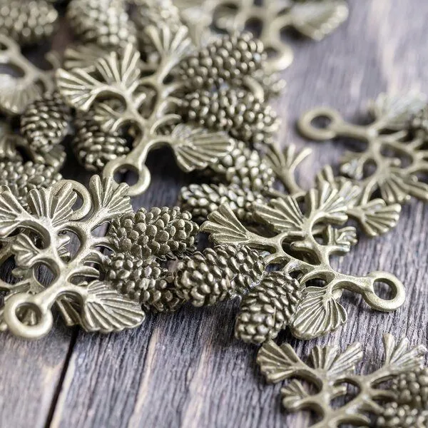 подвеска металлическая "веточка с шишками", цвет античная бронза, 33х31х5 мм 