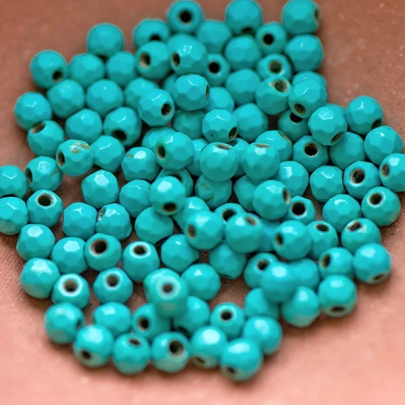 бусина говлит (хаулит), граненая, цвет аквамариновый, 4 мм (стренд 24 шт.)